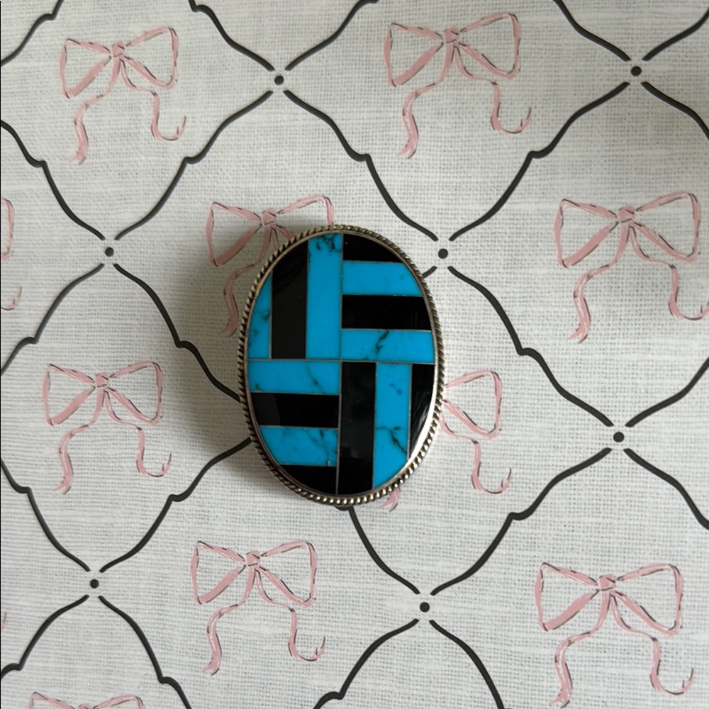 MEXICO STERLING SILVER
TURQUOISE & ONYX
INLAY PENDANT
BROOCH
